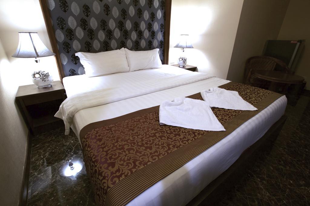 Katesiree House Hotel Pattaya Ngoại thất bức ảnh