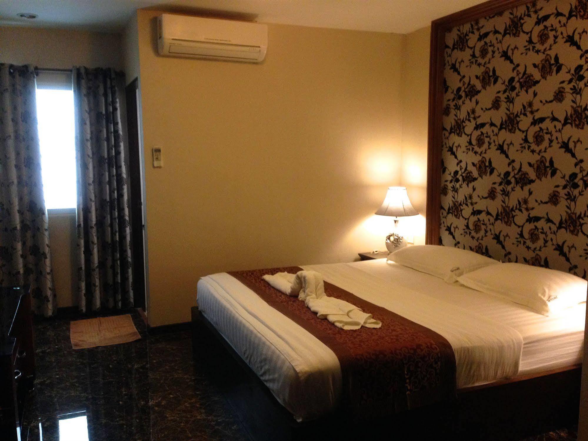 Katesiree House Hotel Pattaya Ngoại thất bức ảnh