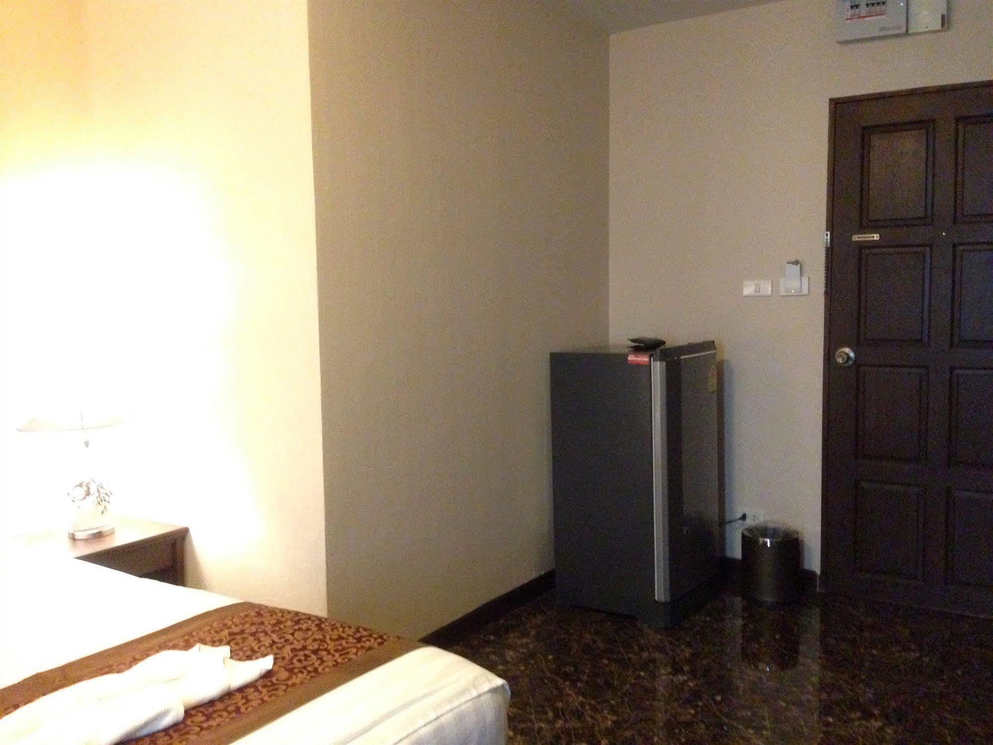 Katesiree House Hotel Pattaya Ngoại thất bức ảnh