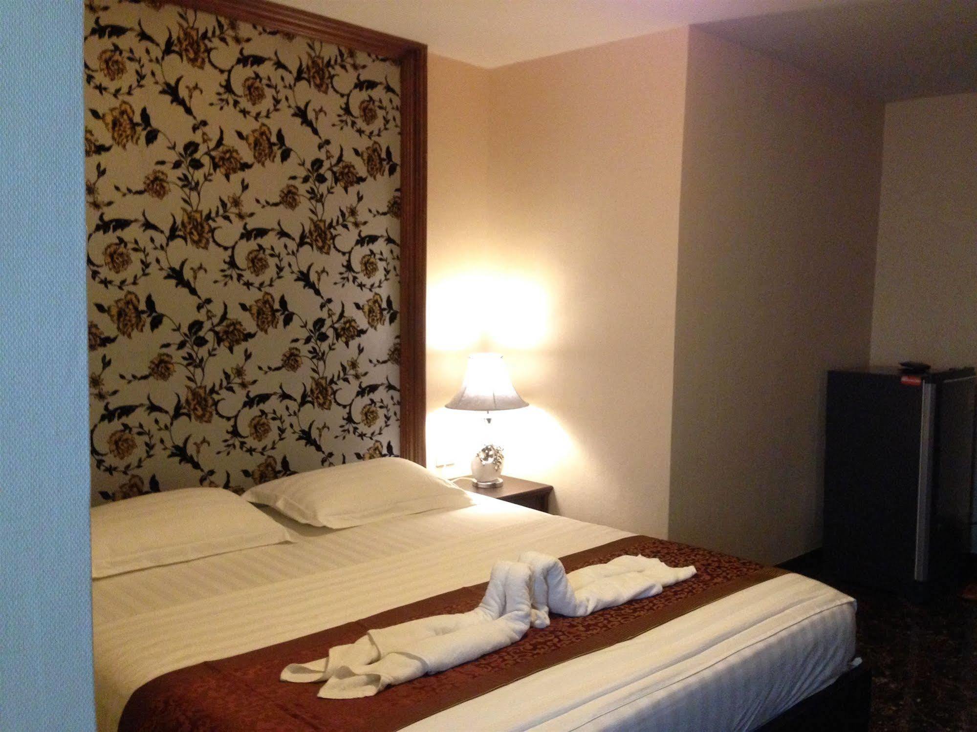 Katesiree House Hotel Pattaya Ngoại thất bức ảnh