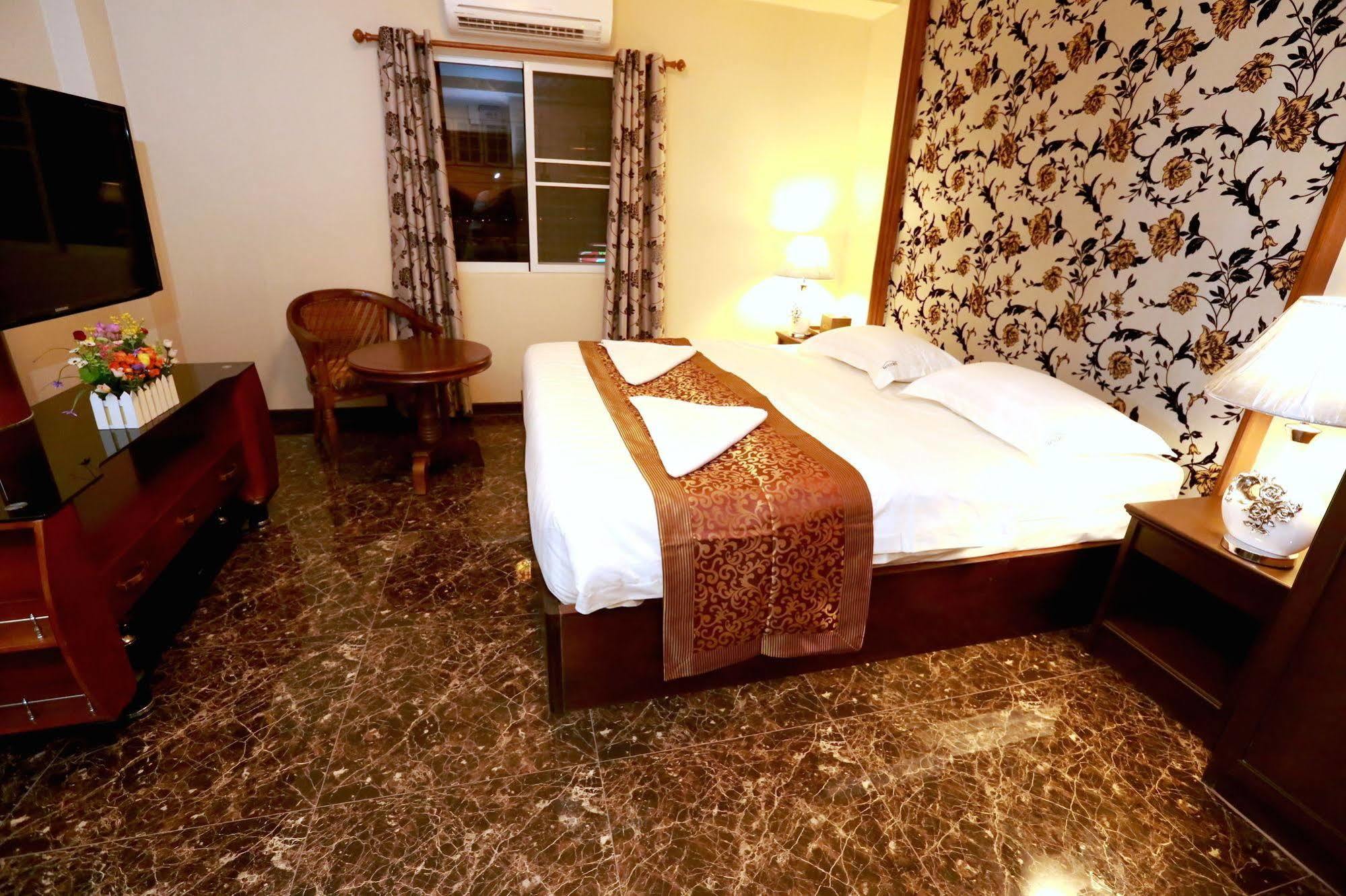 Katesiree House Hotel Pattaya Ngoại thất bức ảnh
