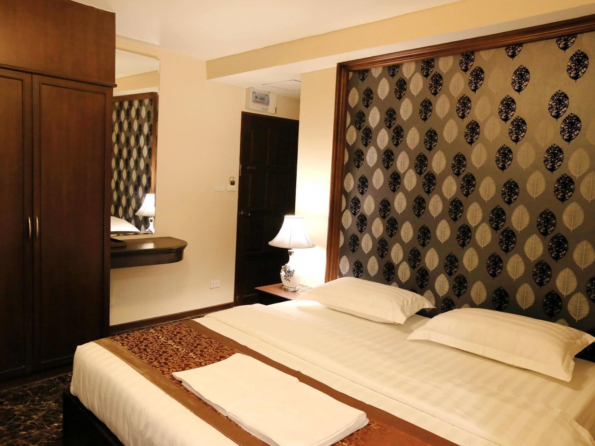 Katesiree House Hotel Pattaya Ngoại thất bức ảnh