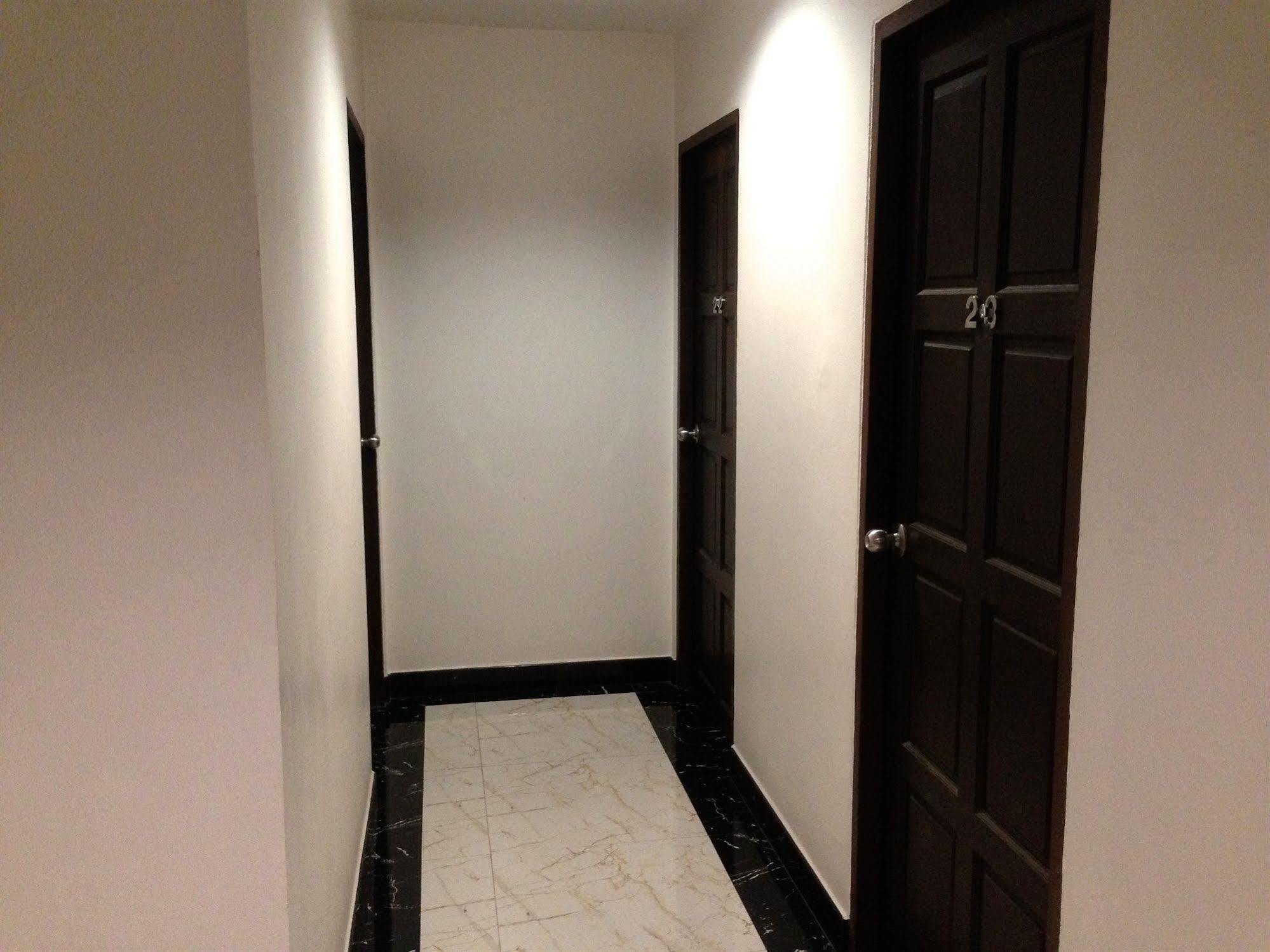 Katesiree House Hotel Pattaya Ngoại thất bức ảnh