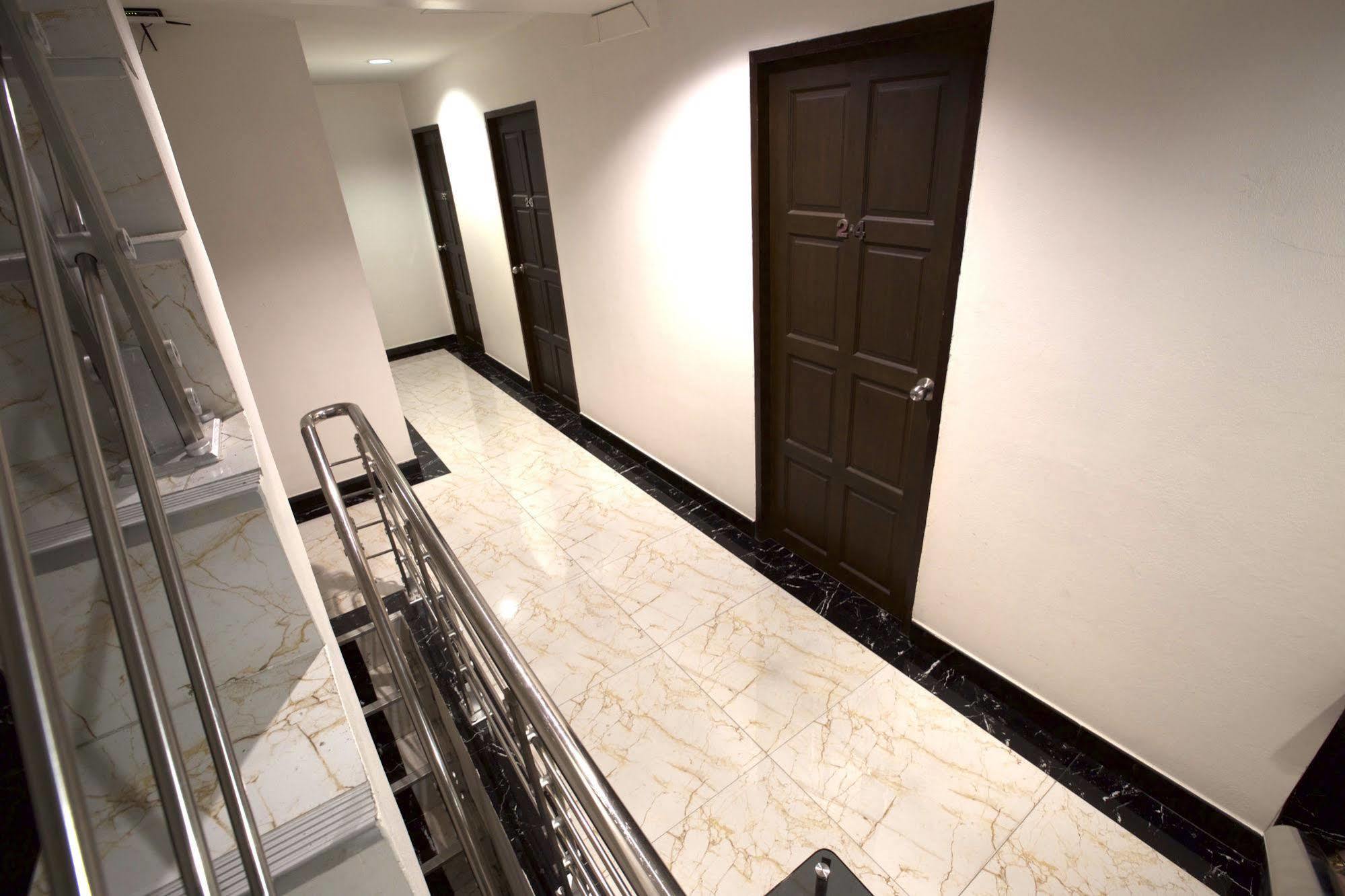 Katesiree House Hotel Pattaya Ngoại thất bức ảnh
